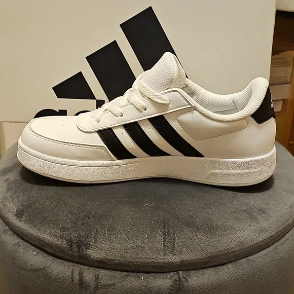 Adidas sneaker - Picture 4 of 11
